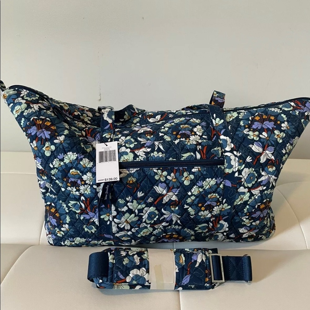 NWT VERA BRADLEY Iconic Deluxe Weekender 
Travel Bag Carry-on  Floral Bursts
